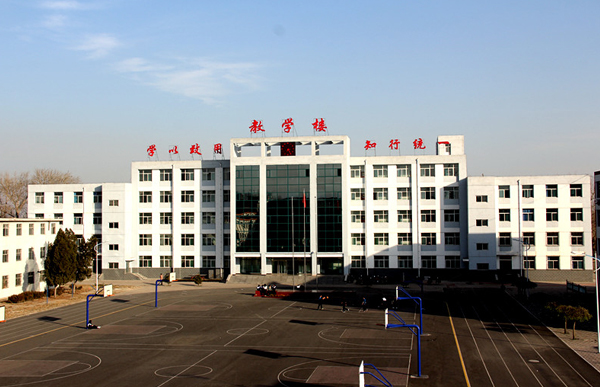 忻州市工业学校牵手清华易训综合布线实训室