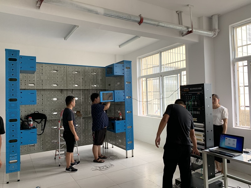 阜阳科技工程学校-中.jpg
